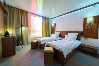 Мини-отель Inn OZZ Караганда Стандартный двухместный номер с 1 кроватью или 2 отдельными кроватями-1
