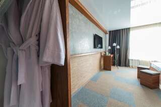 Мини-отель Inn OZZ Караганда Улучшенный двухместный номер с 1 кроватью и собственной ванной комнатой-3