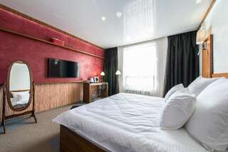 Мини-отель Inn OZZ Караганда Улучшенный двухместный номер с 1 кроватью и собственной ванной комнатой-7