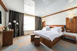Мини-отель Inn OZZ Караганда Улучшенный двухместный номер с 1 кроватью и собственной ванной комнатой-10